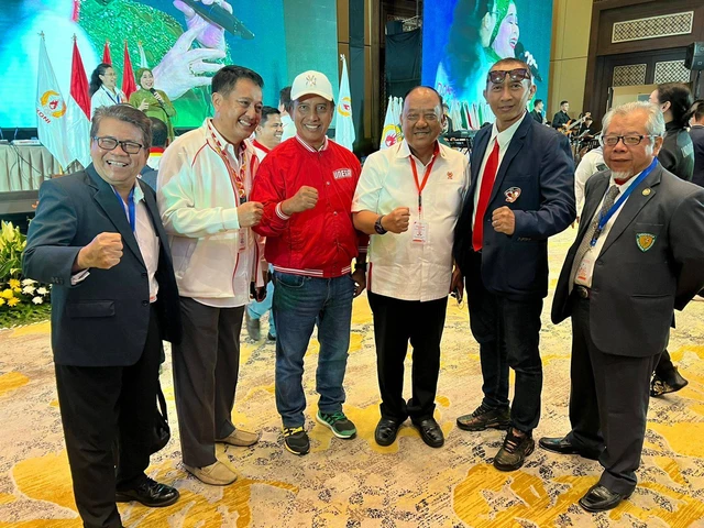 Prof. Nurhasan, M.Kes., Rektor Universitas Negeri Surabaya (Unesa)B